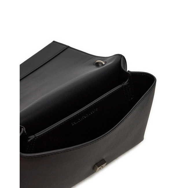 Product CALVIN KLEIN JEANS SCULPTED EW FLAP W/CHAIN25 MONO (Διαστάσεις: 25 x 16 x 6.5 εκ.) base image