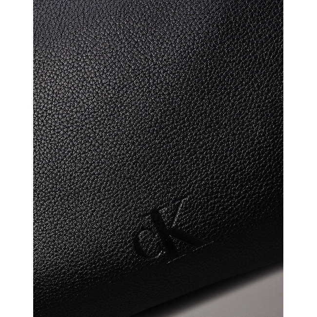 Product CALVIN KLEIN OVER WEBBING CAMERA BAG21 PU (Διαστάσεις: 21 x 16 x 9 εκ.) base image