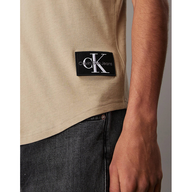Product CALVIN KLEIN JEANS BADGE ROUND HEM TEE base image