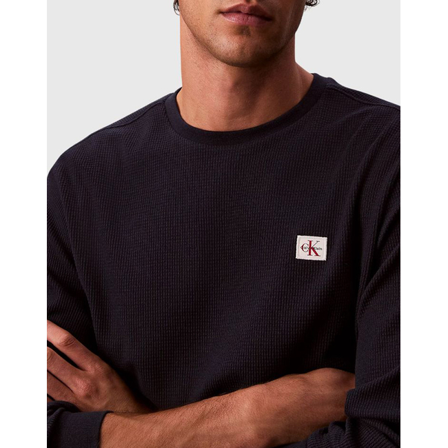 Product CALVIN KLEIN LS WAFFLE BADGE CREWNK TEE base image