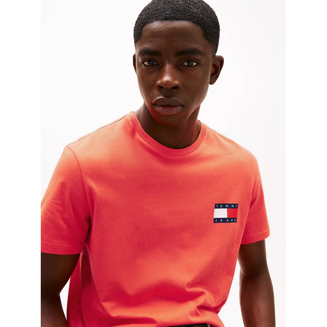 Product TOMMY JEANS TJM SLIM ESSENTIAL FLAG TEE EXT base image