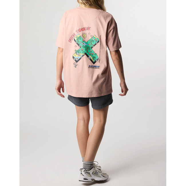 Product BLUE BANANA PEACH TOURS TEE / ΚΟΝΤΟΜΑΝΙΚΟ base image