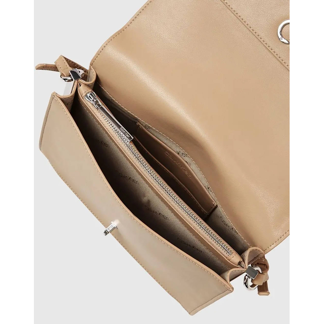 Product CALVIN KLEIN JEANS CK ELONGATED SHOULDER BAG (Διαστάσεις: 26 x 17 x 7εκ.) base image