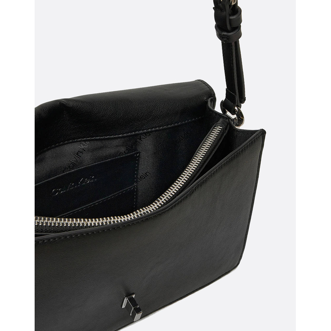 Product CALVIN KLEIN JEANS CK ELONGATED SHOULDER BAG (Dimensions: 26 x 17 x 7cm.) base image