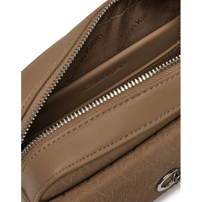 Product CALVIN KLEIN JEANS CK CAMERA BAG W/POCKET_MONO (Dimensions: 21 x 16 x 6cm.) base image