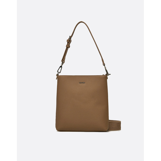Product CALVIN KLEIN JEANS CK MUST SMALL BUCKET_CAVIAR (Dimensions: 22 x 23 x 7cm.) base image