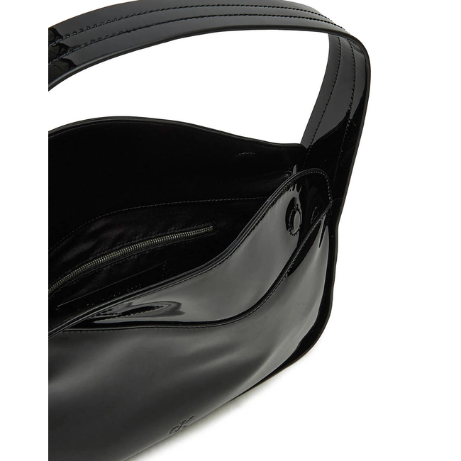 Product CALVIN KLEIN JEANS BLOCK SHOULDER BAG25 PATENT (Dimensions: 33.5 x 18 x 9cm.) base image