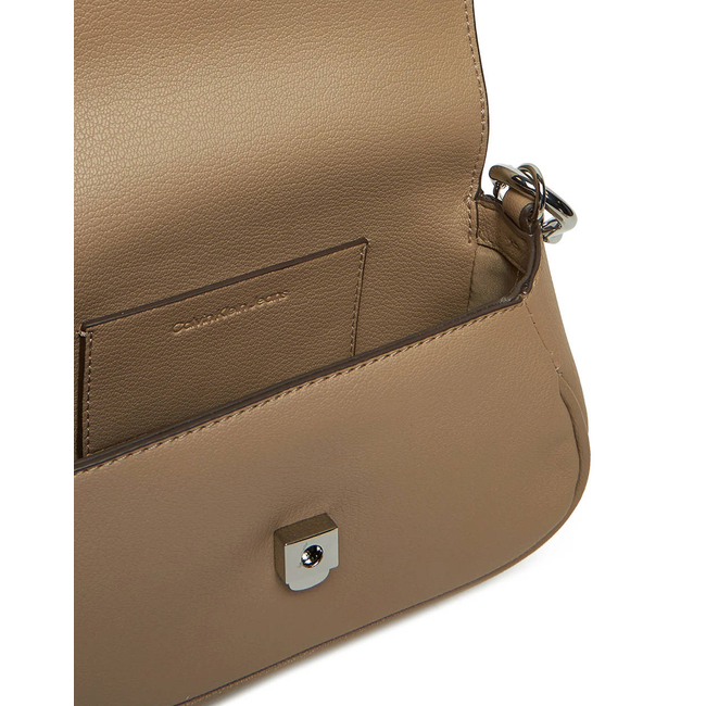 Product CALVIN KLEIN JEANS MINIMAL MONOGRAM SHOULDER BAG20 (Dimensions: 20 x 11 x 7cm.) base image