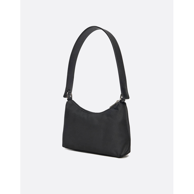 Product CALVIN KLEIN JEANS SLEEK NYLON SHOULDERBAG (Dimensions: 26 x 17 x 6cm.) base image