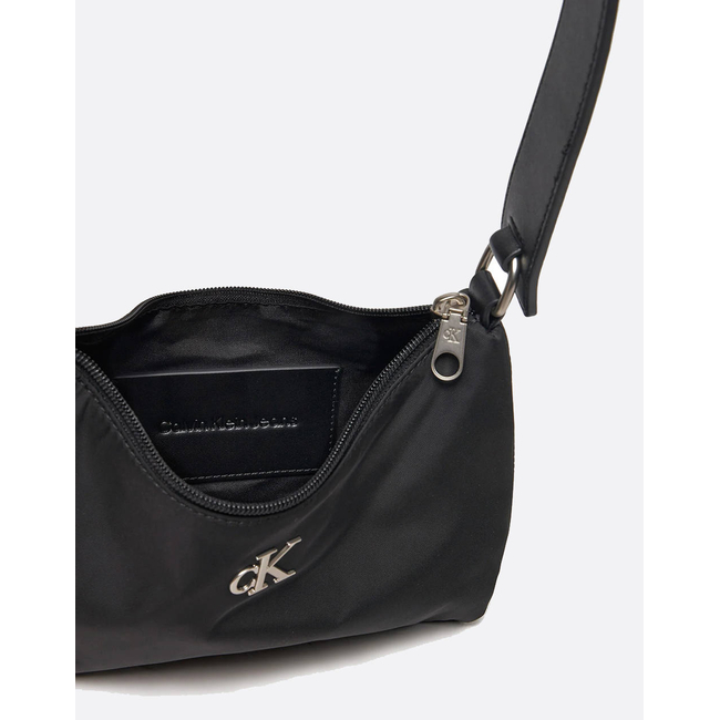 Product CALVIN KLEIN JEANS SLEEK NYLON SHOULDERBAG (Dimensions: 26 x 17 x 6cm.) base image