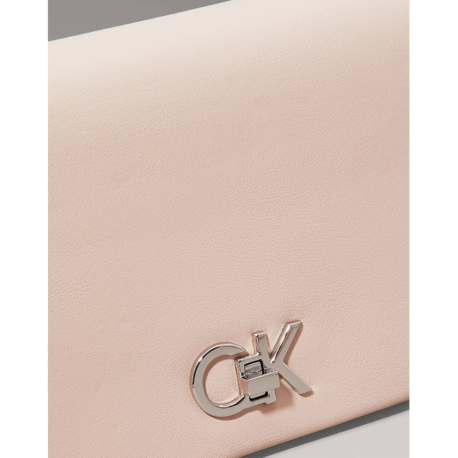 Product CALVIN KLEIN JEANS CK CONVERTIBLE MINI BAG (Διαστάσεις:13 x 24 x 7εκ.) base image