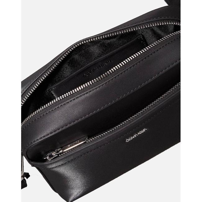 Product CALVIN KLEIN JEANS CK MUST CONVERTIBLE CAMERA BAG (Διαστάσεις: 21.5 x 16.5 x 5εκ.) base image