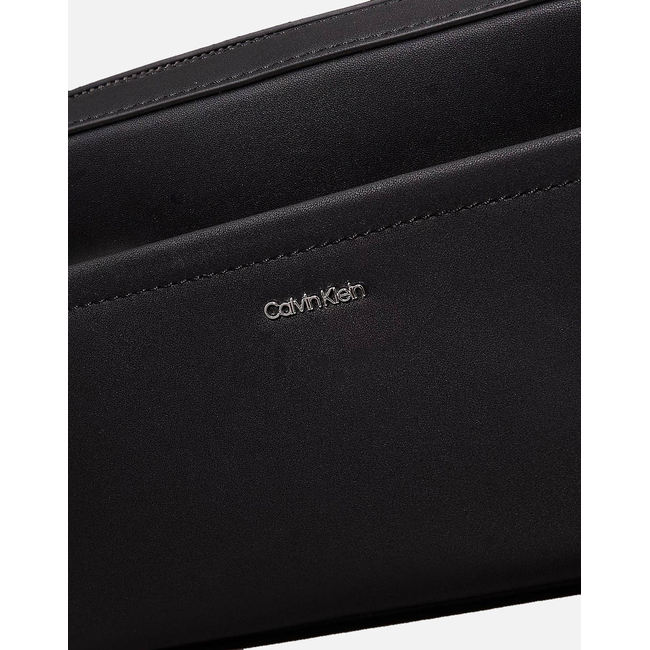 Product CALVIN KLEIN JEANS CK MUST CONVERTIBLE CAMERA BAG (Διαστάσεις: 21.5 x 16.5 x 5εκ.) base image