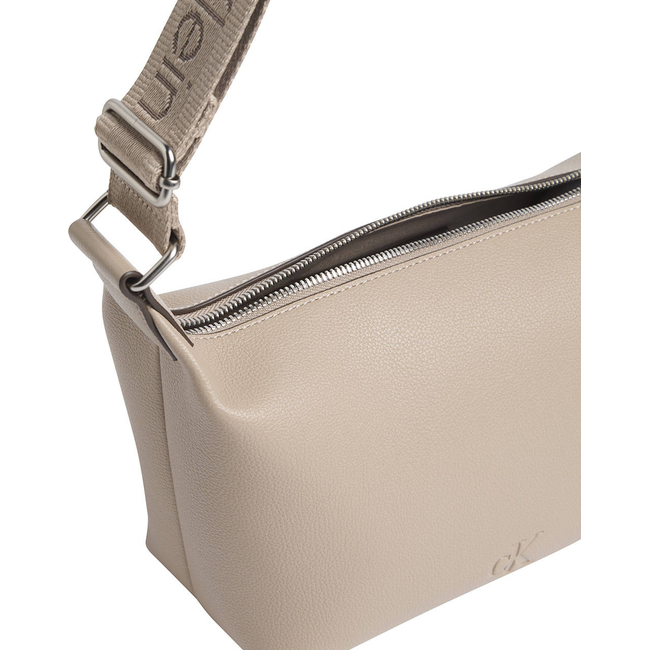 Product CALVIN KLEIN JEANS ULTRALIGHT SHOULDER BAG22 PU (Διαστάσεις: 21.5 x 16 x 10εκ.) base image