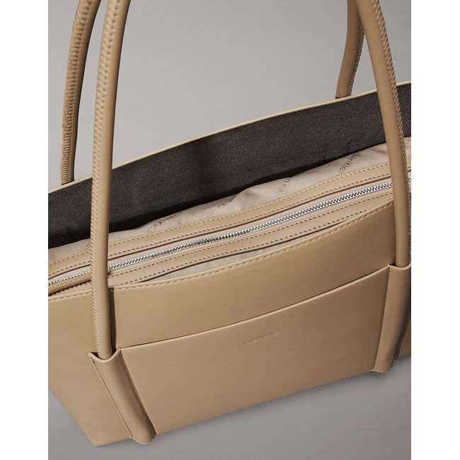 Product CALVIN KLEIN JEANS CK LINN MEDIUM SHOPPER (Διαστάσεις: 24.5 x 20 x 6.5εκ.) base image
