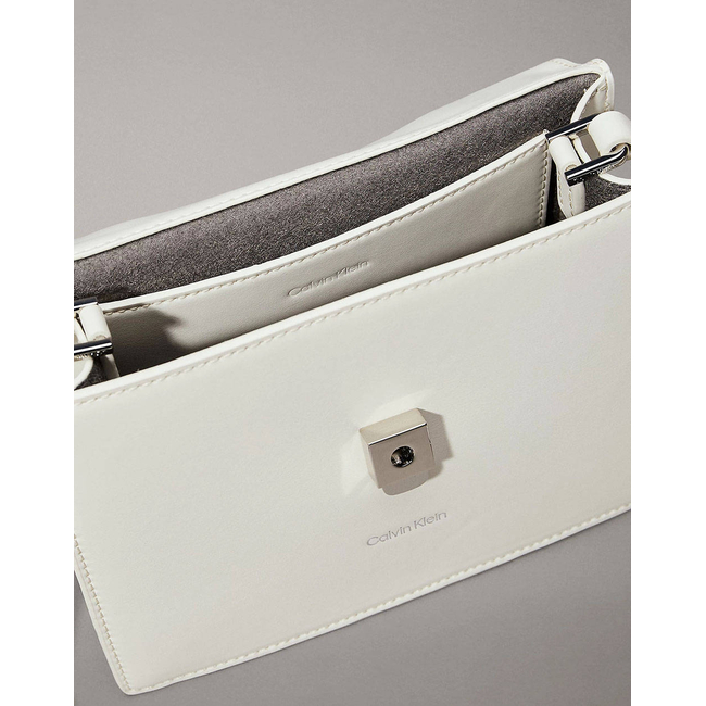 Product CALVIN KLEIN JEANS CK LINN TOP HANDLE CROSSBODY (Διαστάσεις: 19 x 13 x 7.5εκ.) base image