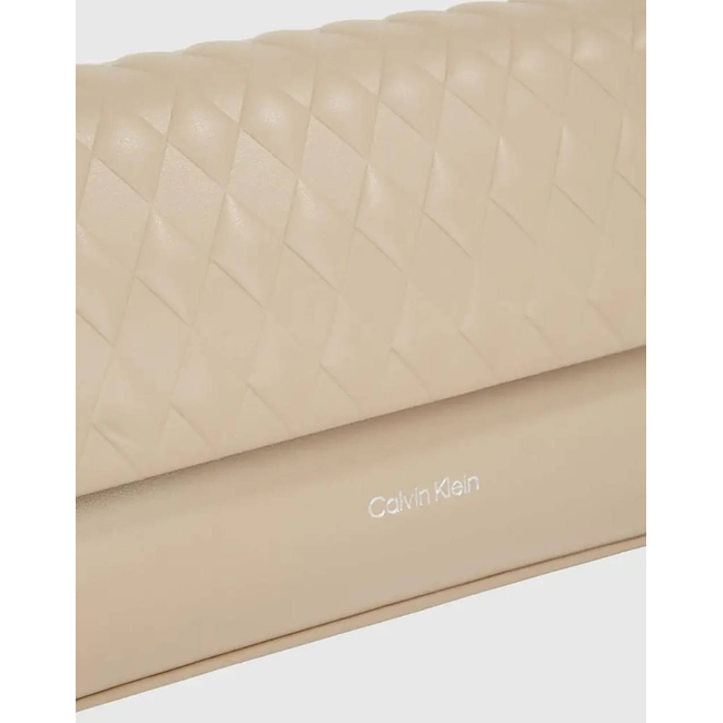Product CALVIN KLEIN MINI QUILT CHAIN MINI CROSSBODY (Διαστάσεις: 21 x 5,5 x 13εκ.) base image