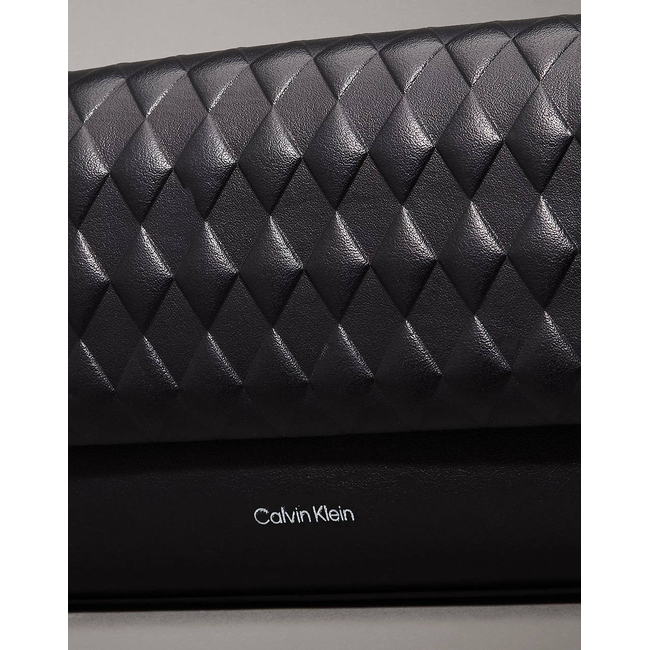 Product CALVIN KLEIN MINI QUILT CHAIN MINI CROSSBODY (Dimensions: 21 x 5.5 x 13cm.) base image