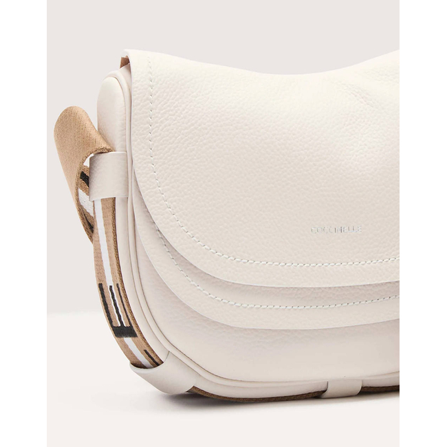 Product COCCINELLE ΤΣΑΝΤΑ (Διαστάσεις: 23 x 18 x 5 εκ.) base image