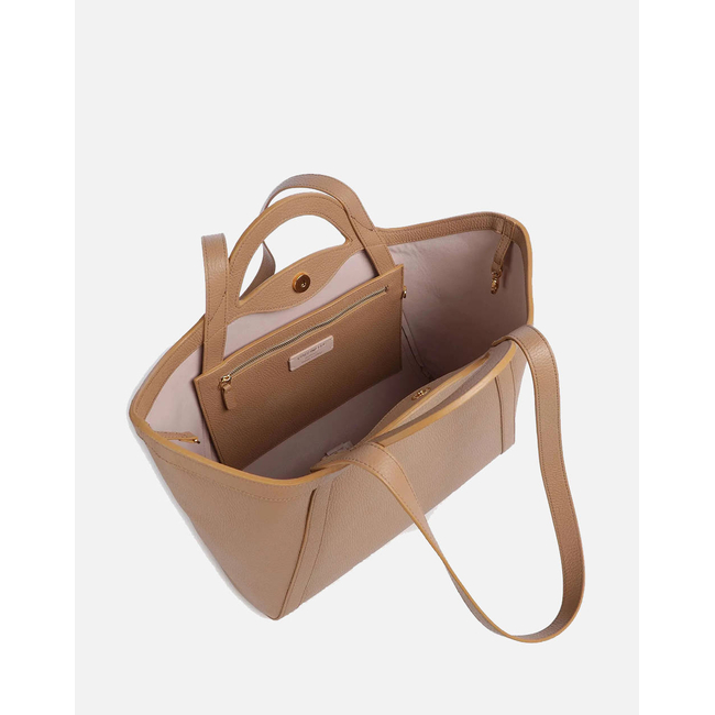 Product COCCINELLE ΤΣΑΝΤΑ (Διαστάσεις: 30 x 35 x 17 εκ.) base image