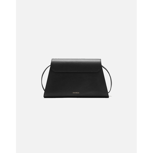 Product COCCINELLE ΤΣΑΝΤΑ  (Διαστάσεις:32 x 20 x 7  εκ.) base image