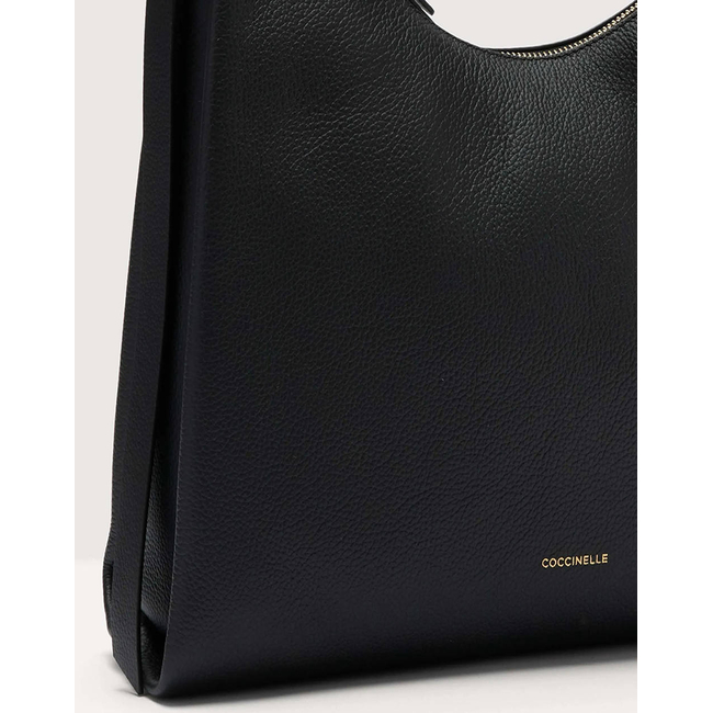 Product COCCINELLE ΤΣΑΝΤΑ   (Διαστάσεις: 34 x 23 x 11  εκ.) base image