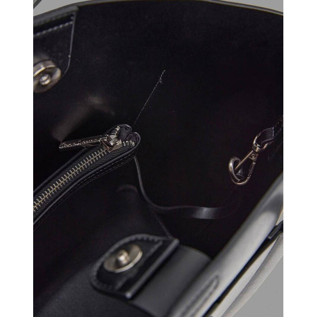 Product PEPE JEANS COLBIE LIMITED ΤΣΑΝΤΑ ΓΥΝΑΙΚΕΙΟ (Διαστάσεις: 33.5 x 14.5 x 26εκ.) base image