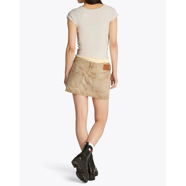 Product TOMMY JEANS TJW SLIM VNECK GMD RIB SS base image