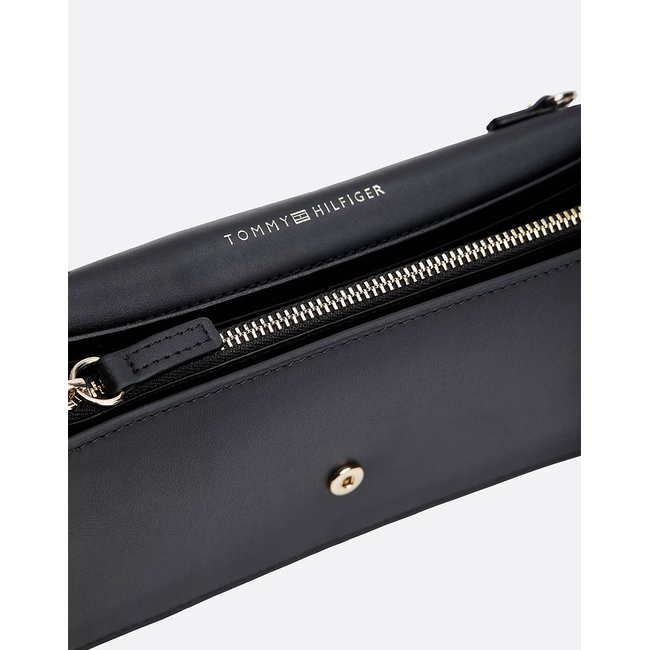 Product TOMMY HILFIGER TH HERITAGE LRG FLAP W/CHAIN (Dimensions: 19 x 4 x 10 cm.) base image