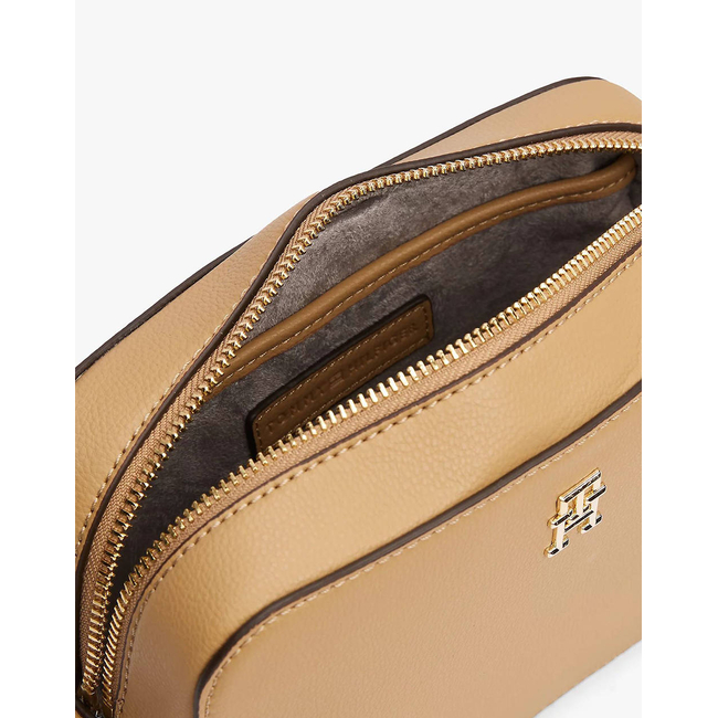 Product TOMMY HILFIGER TH SOFT LOGO CAMERA BAG (Dimensions: 20 x 13 x 6cm.) base image