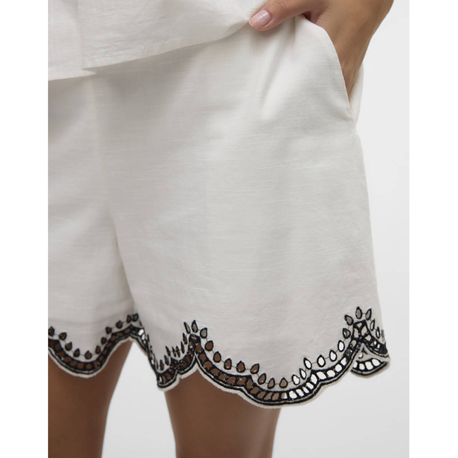 Product VERO MODA VMDIANA MW SHORTS WVN BTQ base image