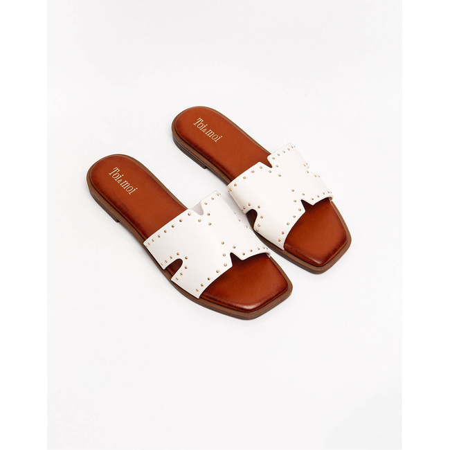 Product TOI&MOI SANDALS base image