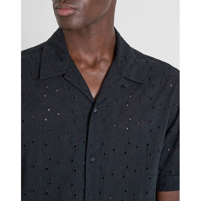 Product ANTONY MORATO MMSS00189FA440059 MIN OF 6 SHIRT HONOLULU RELAXED STRAIGHT FIT IN EMBROIDERED POPELINE COTTON FABRIC WITH LOGOED METAL BADGE ΜΠΛΟΥΖΑ ΑΝΔΡΙΚΟ base image
