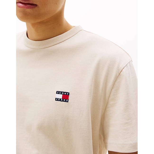 Product TOMMY JEANS TJM REG BADGE TEE EXT base image