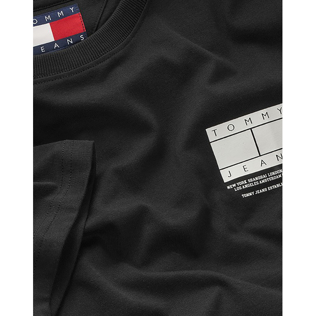 Product TOMMY JEANS TJM REG DNA GRAPHIC TEE EXT base image
