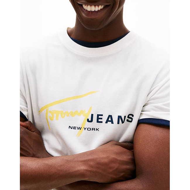 Product TOMMY JEANS TJM REG SIGNTR DNA TEE EXT base image