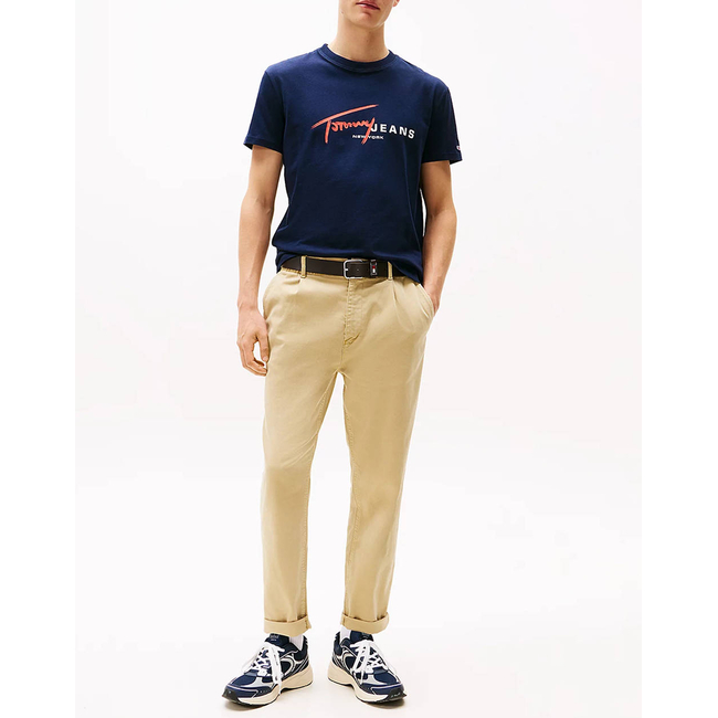 Product TOMMY JEANS TJM REG SIGNTR DNA TEE EXT base image