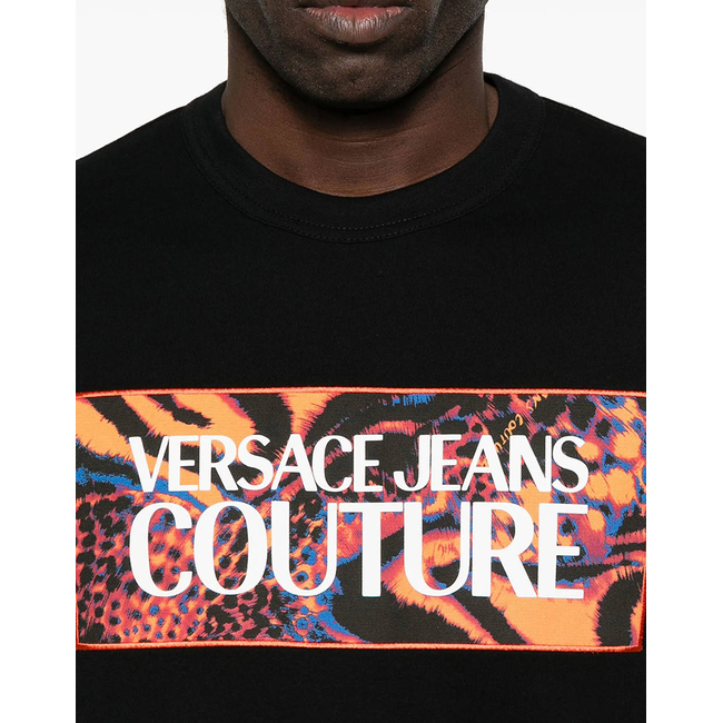 Product VERSACE JEANS 78GAHE04CJ00E 78UP601 R LOGO PATCH ANIMALIER  ΜΠΛΟΥΖΑ ΑΝΔΡΙΚΟ base image