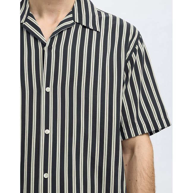 Product SELECTED SLHRLXAIR MIX SS SHIRT base image