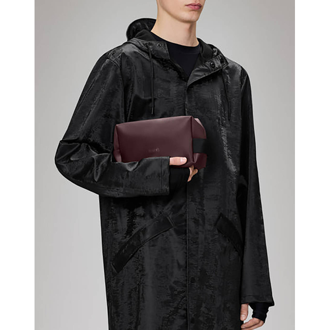 Product RAINS Wash Bag Small W3 (Διαστάσεις: 13 x 11 x 21εκ.) base image
