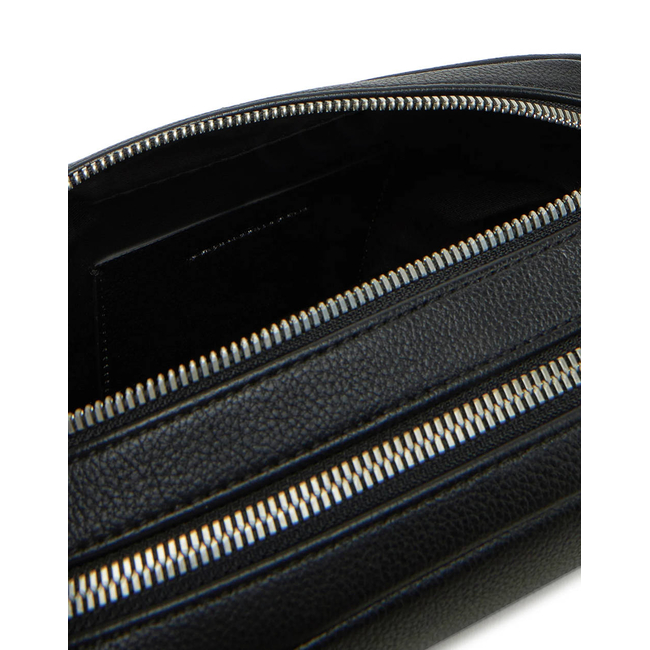 Product CALVIN KLEIN JEANS ULTRALIGHT CAMERA BAG21 PU (Dimensions: 20 x 13.5 x 7cm.) base image