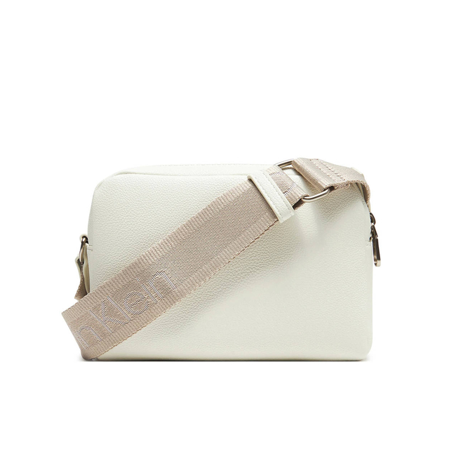 Product CALVIN KLEIN JEANS ULTRALIGHT CAMERA BAG21 PU (Dimensions: 20 x 13.5 x 7cm.) base image