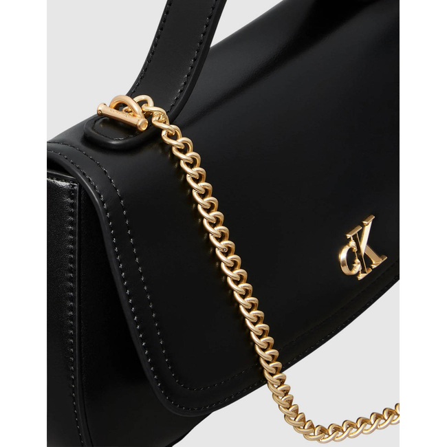Product CALVIN KLEIN TOP HANDLE WITH CHAIN BAG (Διαστάσεις: 26 x 14 x 6εκ.) base image