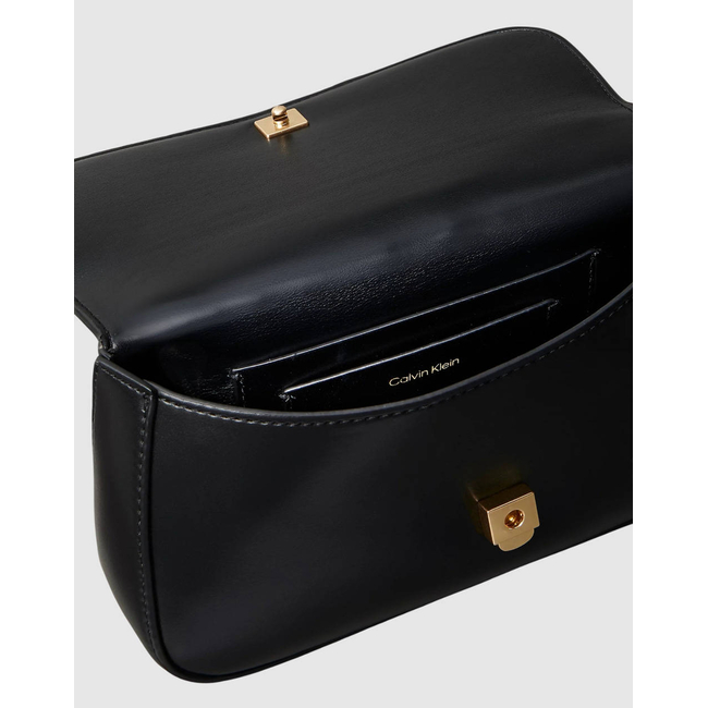 Product CALVIN KLEIN CK CONVERTIBLE CHAIN SMALL BAG (Διαστάσεις: 25 x 13 x 6εκ.) base image
