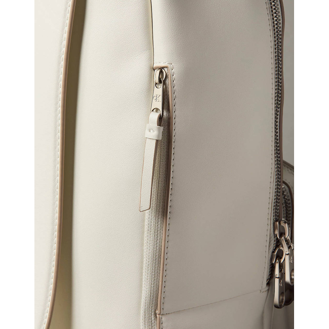 Product CALVIN KLEIN JEANS SCLPTD IMPRSSSN SLM (Dimensions: 26 x 39 x 11cm) base image