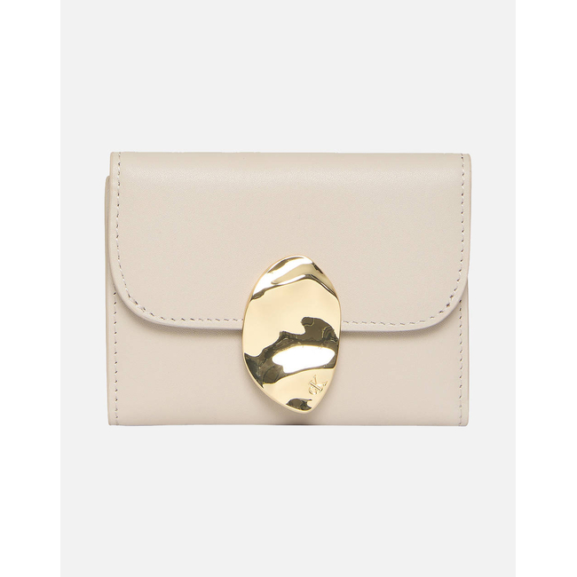 Product CALVIN KLEIN STONE LOCK SLOUCHY LTHR TRIFOLD (Dimensions: 7.5 x 10.5 x 0.5cm) base image