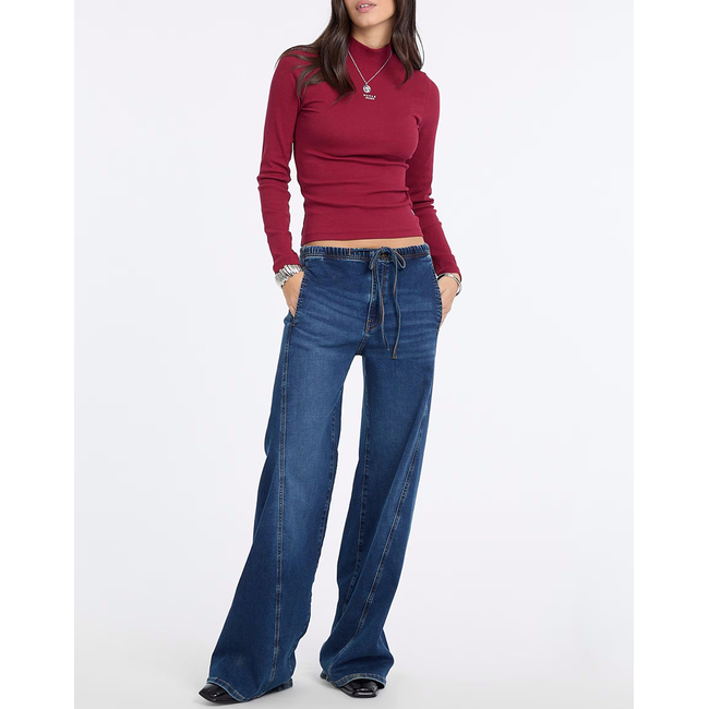 Product GUESS JEANS GJ LS MOCK NECK EMBRO SLIM TOP WOMEN base image