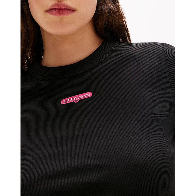 Product TOMMY JEANS TJW SLIM SCRIPT LABEL SS TEE EXT base image