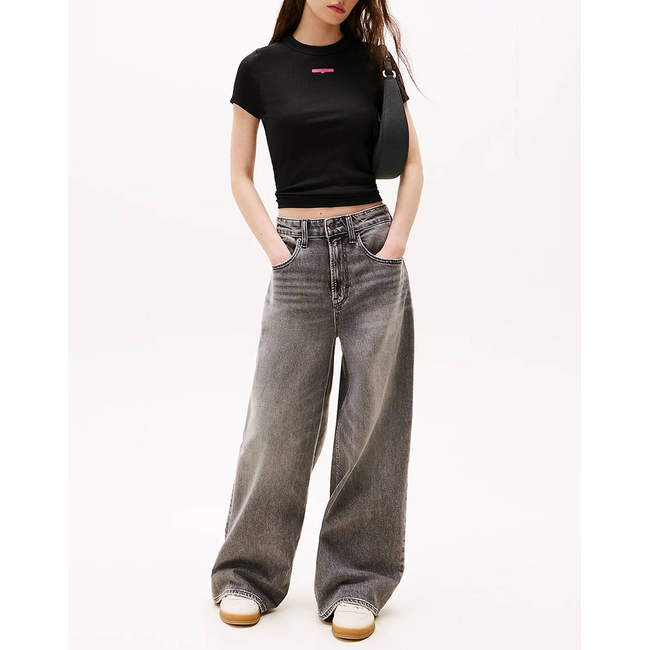 Product TOMMY JEANS TJW SLIM SCRIPT LABEL SS TEE EXT base image