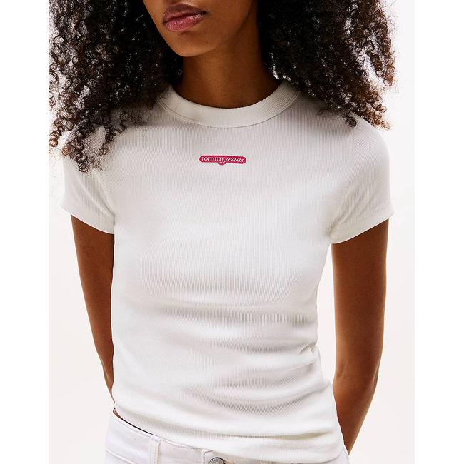 Product TOMMY JEANS TJW SLIM SCRIPT LABEL SS TEE EXT base image